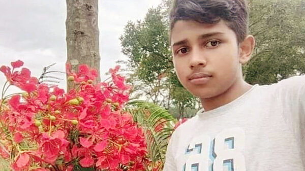 যৌবনের চাহিদা মেটাতে বন্ধুকে খুনের পর মোবাইল বিক্রির টাকায় বান্ধবীকে নিয়ে হোটেলে কিশোর