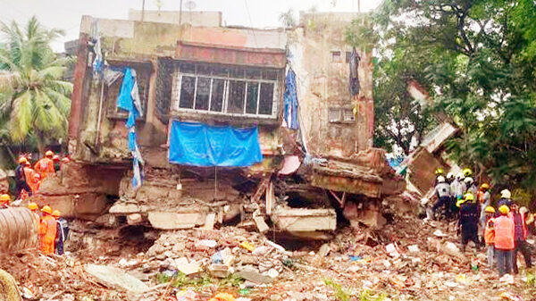 ভারতের মুম্বাইয়ের কুরলা‍য় চারতলা ভবন ধসে নিহত ১৯