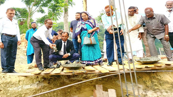 ঠাকুরগাঁওয়ে গড়েয়া কলেজের ৫ তলা ভবনের ভিত্তিপ্রস্তর কাজের উদ্বোধন