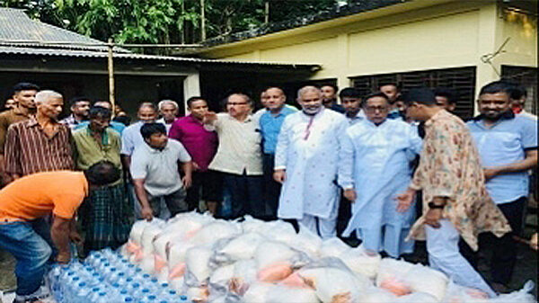 কুলাউড়ায় কেন্দ্রীয় আওয়ামীলীগের সাংগঠনিক সম্পাদকদের ত্রান বিতরণ