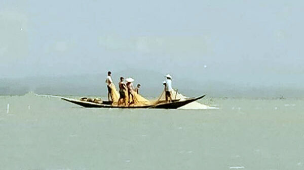 জাতীয় মৎস্য সপ্তাহে চলছে অবাধে মাছ নিধন !
