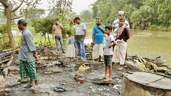 বগুড়ায় রহস্যজনক আগুনে একসঙ্গে ঘুমন্ত স্ত্রীর মৃত্যু হলেও স্বামী নিরুদ্দেশ