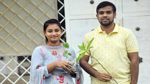 শাজাহানপুরে টেনিস তারকা জেরিন সুলতানা জলিকে বিসিএফের পক্ষ থেকে গাছের চারা উপহার