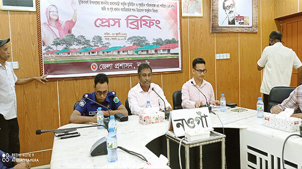 নওগাঁয় তৃতীয় পর্যায়ে দ্বিতীয় ধাপে ১৯৭টি ঘর বিতরন