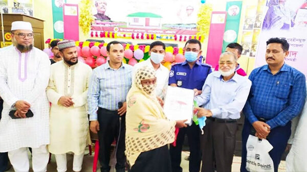 লোহাগাড়াকে ভূমিহীন-গৃহহীন পরিবারমুক্ত ঘোষণা