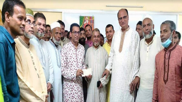 প্রধানমন্ত্রীর পক্ষে ১৫ লক্ষ টাকার আর্থিক অনুদানের চেক বিতরণ করলেন জননেতা আমিনুল ইসলাম আমিন