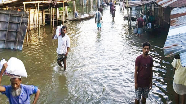 হাকালুকি হাওর পাড়ের বানভাসি মানুষের আত্মচিৎকার