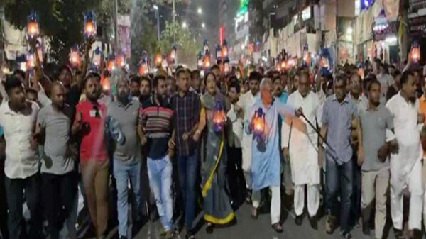 জ্বালানির দাম বৃদ্ধির প্রতিবাদে পল্টনে বিএনপির হারিকেন মিছিল!