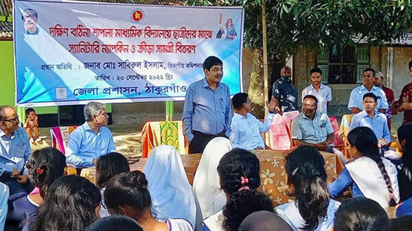 ঠাকুরগাঁওয়ে শিক্ষার্থীদের মাঝে স্যানিটারি ন্যাপকিন ও ক্রীড়া সামগ্রিক বিতরণ