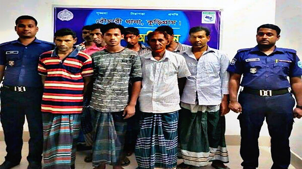 রৌমারীতে ৮ জুয়ারী আটকের পর কারাগারে প্রেরণ