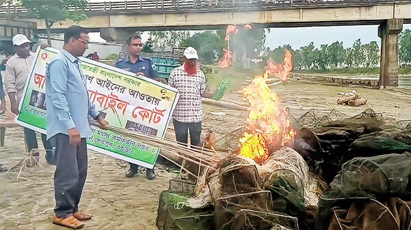 বগুড়ায় বিপুল পরিমাণ চায়না ও কারেন্ট জাল ধংস