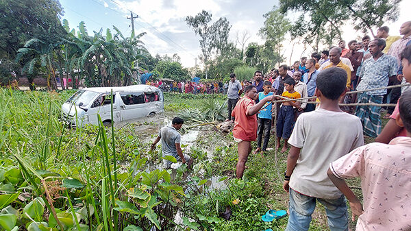 রাণীশংকৈলে বরযাত্রীর গাড়ী পাল্টি খেয়ে নিহত -১, আহত ২