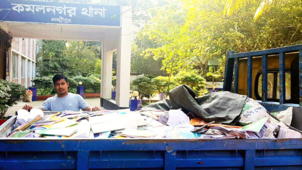 লক্ষ্মীপুরে পিকআপভর্তি সরকারি পাঠ্যবই জব্দ, আটক ২