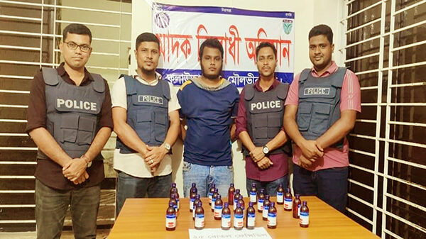 কুলাউড়ায় ফেন্সিডিলসহ আটক ১