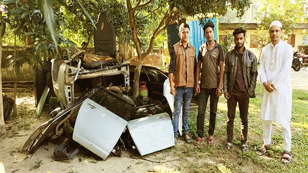 চোরাই গাড়ির টুকরো টুকরো করা অংশসহ ডিবি পুলিশের জালে ২