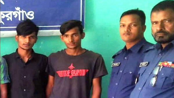 ঠাকুরগাঁওয়ে সাংবাদিক ছেলেকে সন্ত্রাসীদের ছুরিকাঘাতে আহতের ঘটনায় আটক-২