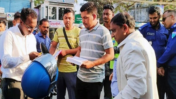 কুলাউড়ায় যানজট নিরসনে মোবাইল কোর্ট অভিযান