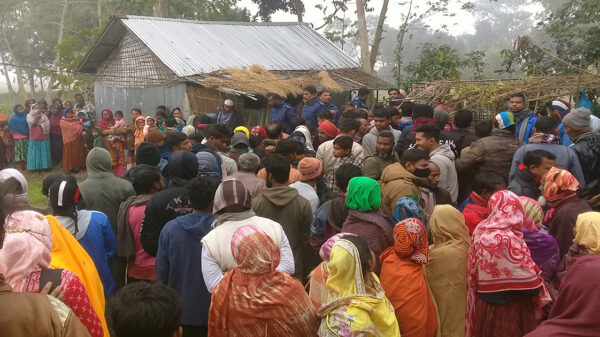 ডোমারে চিলাহাটিতে স্ত্রীকে গলা কেটে হত্যা করল, স্বামী পলাতক