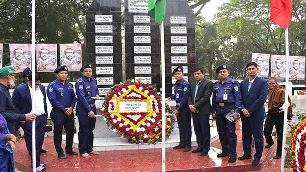 জেলা পুলিশের স্থানীয় শহীদ দিবসে শ্রদ্ধাঞ্জলি