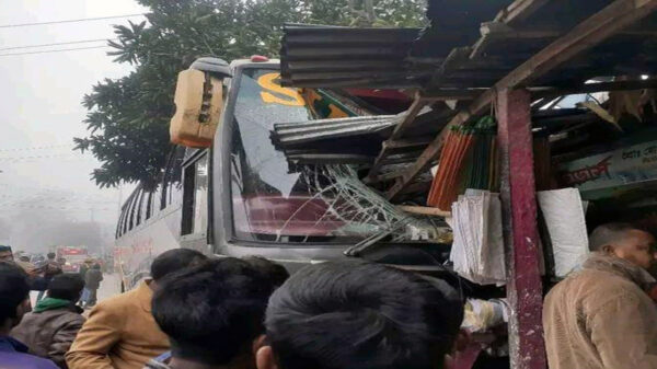 কুড়িগ্রামে বাসের ধাক্কায় নিহত-২, আহত -৫