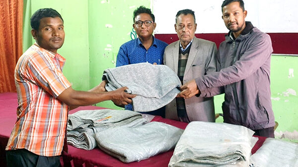 ঠাকুরগাঁওয়ে সংবাদপত্র বিতরণ সমবায় সমিতির উদ্যোগে কম্বল বিতরণ