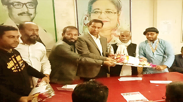 বাংলাদেশ আওয়ামীলীগ নেত্রকোণা জেলা শাখার নব-নির্বাচিত সভাপতি ও সাধারণ সম্পাদক-কে ফুলেল শুভেচ্ছা ও অভিনন্দন