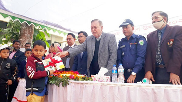 কমলগঞ্জে শিক্ষার্থীদের নতুন বই তুলে দেন আব্দুস শহীদ এমপি