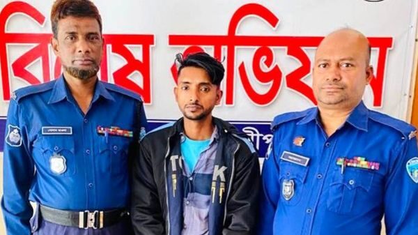টিকটকে প্রধানমন্ত্রীকে কটূক্তি করায় যুবক আটক