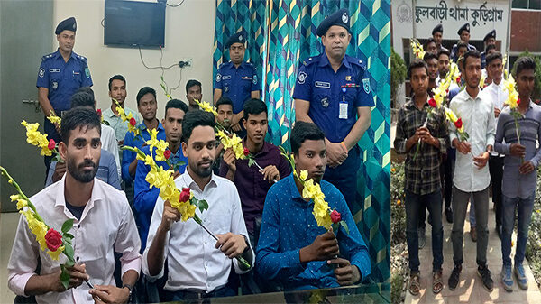 ফুলবাড়ীতে পুলিশ কনস্টেবল পদে চাকরি পাওয়া ১১ জনকে সংবর্ধনা